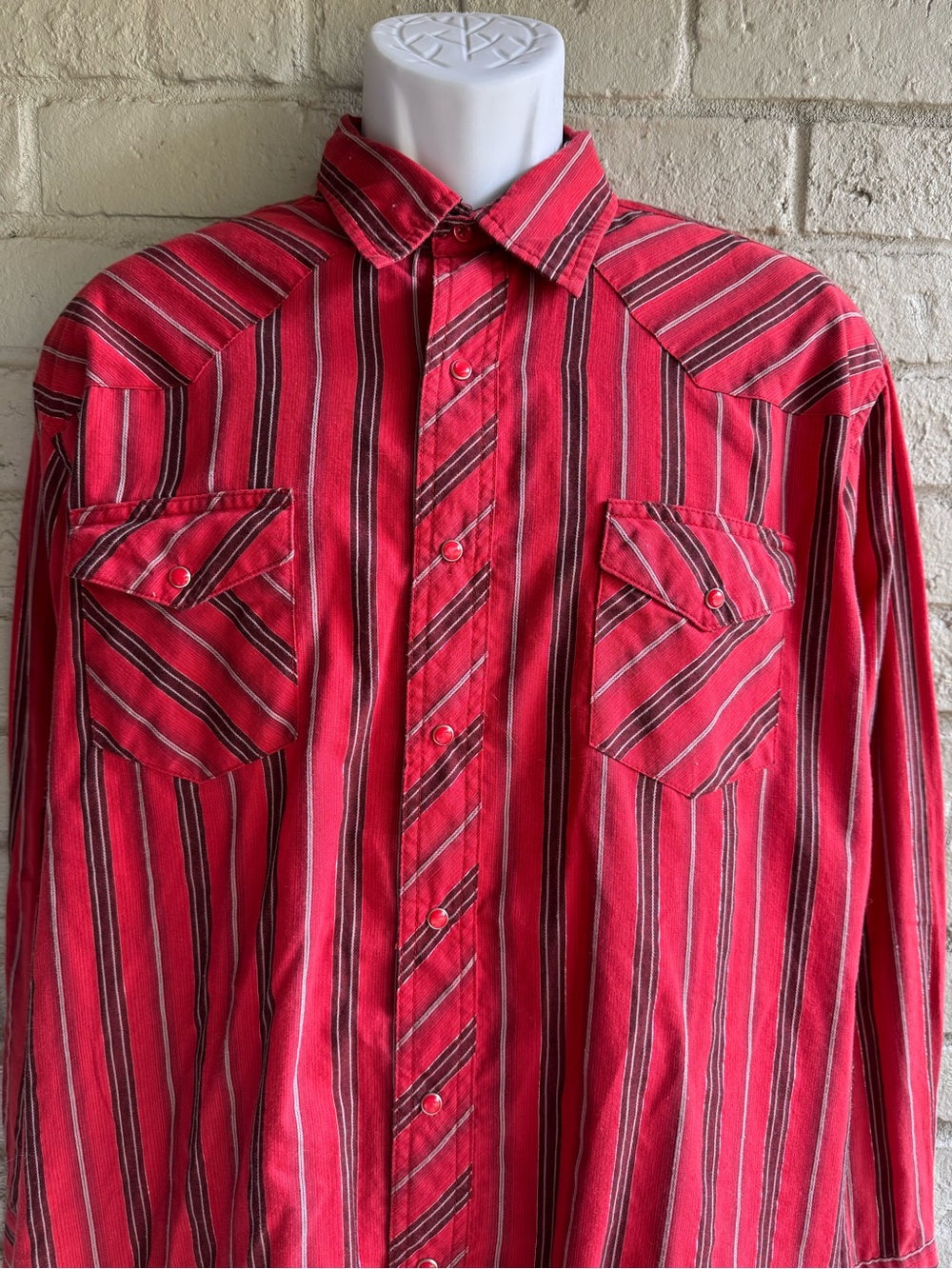 Wrangler Western Shirt SZ XL Pearl
snaps Red/Gold Stripe Ranch Rodeo Competition